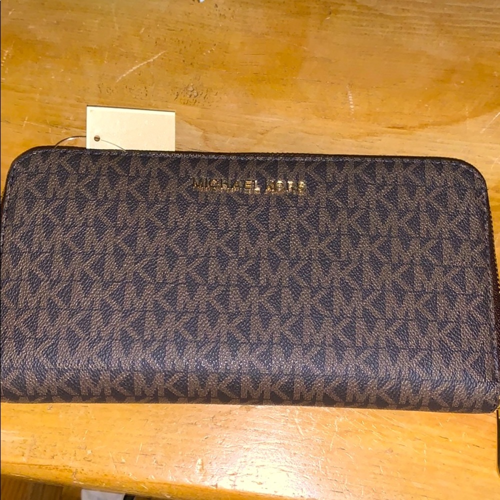 Michael kors brown jet set travel wallet NWT